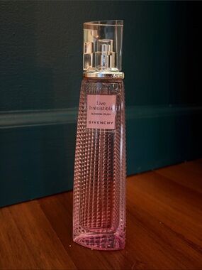 Givenchy Live Irresistible Eau de toilette 2.5 fl oz